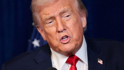 Trump assina novos decretos para limitar cidadania por nascimento