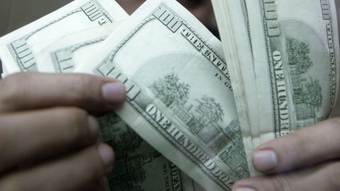 Mercados fecham o mês com ganhos; dólar recua 1,82% em julho