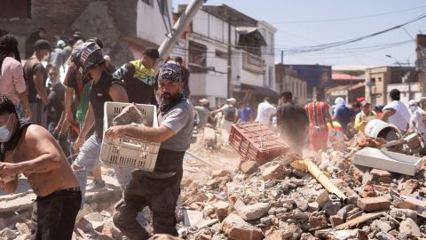 Colômbia sofre terremoto de magnitude 7,4 com dezenas de mortos