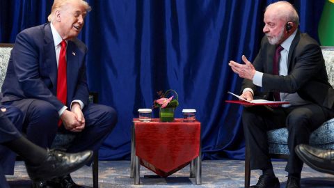 Lula contesta tarifas dos EUA em ligação com Trump