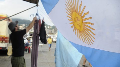 Crise social atinge metade da juventude argentina