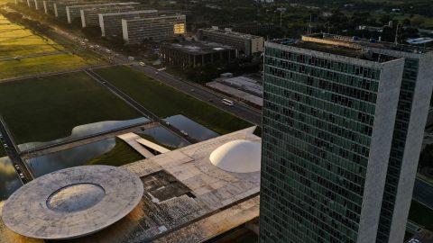 Brasileiros votam em outubro para renovar Legislativo federal e estadual