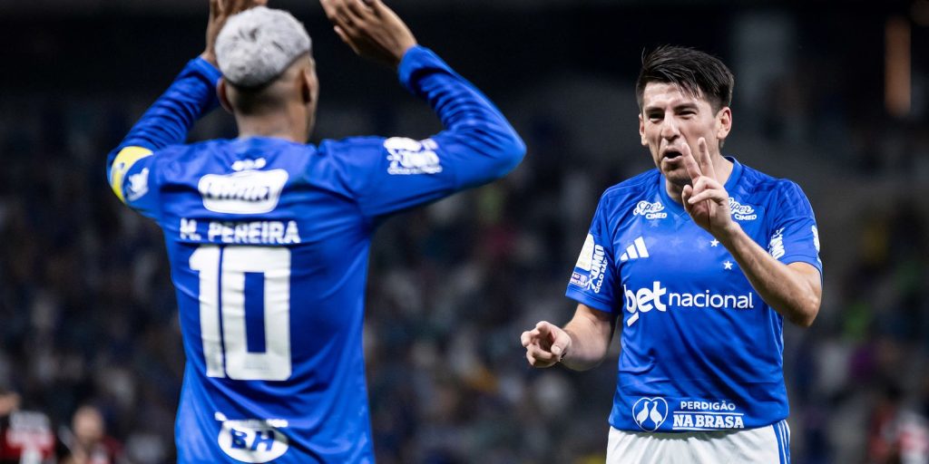 Cruzeiro vira para o Flamengo e alivia pressão no Brasileirão
