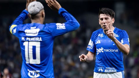 Cruzeiro vira para o Flamengo e alivia pressão no Brasileirão