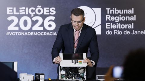 TRE-RJ expõe internals da urna e reafirma segurança do sistema