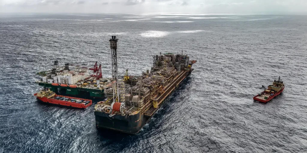 Petroleiros propõem maior controle estatal da Petrobras e limite a dividendos