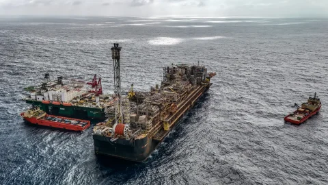 Petroleiros propõem maior controle estatal da Petrobras e limite a dividendos