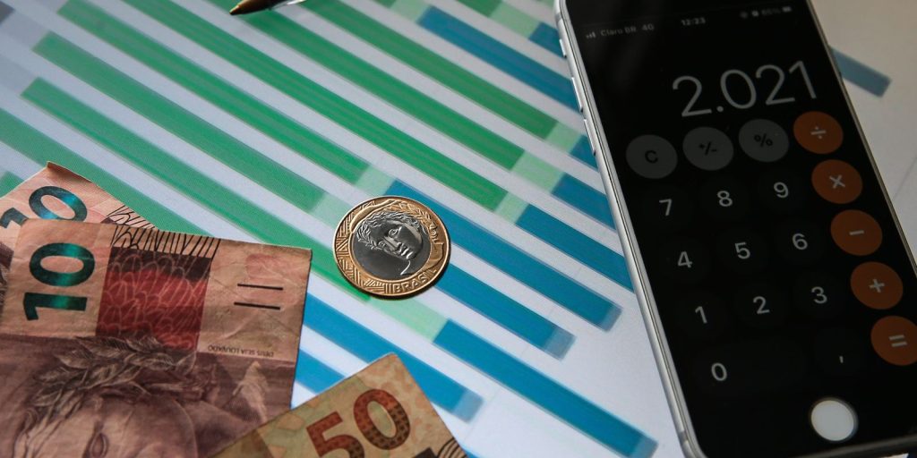 Mercado revisa Selic para baixo pela primeira vez em cinco meses