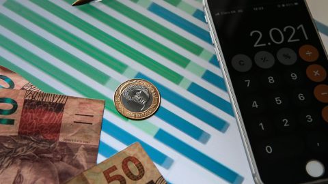 Mercado revisa Selic para baixo pela primeira vez em cinco meses