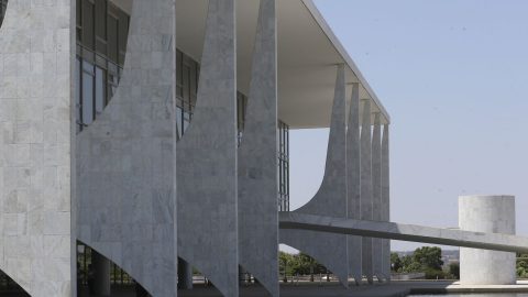 Entenda os poderes e responsabilidades de presidente e vice no Brasil