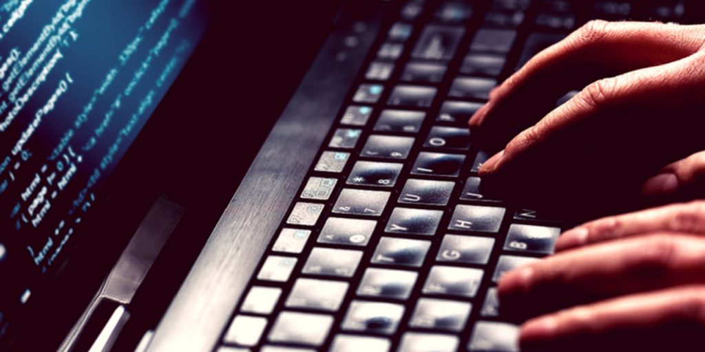 544 anúncios falsos sobre Desenrola Brasil circulam nas redes sociais