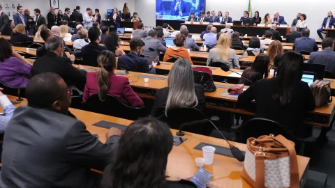 Câmara inicia análise de PEC para reduzir maioridade penal a 16 anos