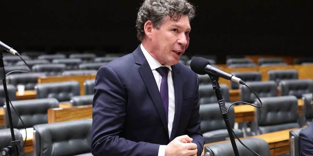 Reginaldo Lopes assume presidência de comissão sobre taxa de importação