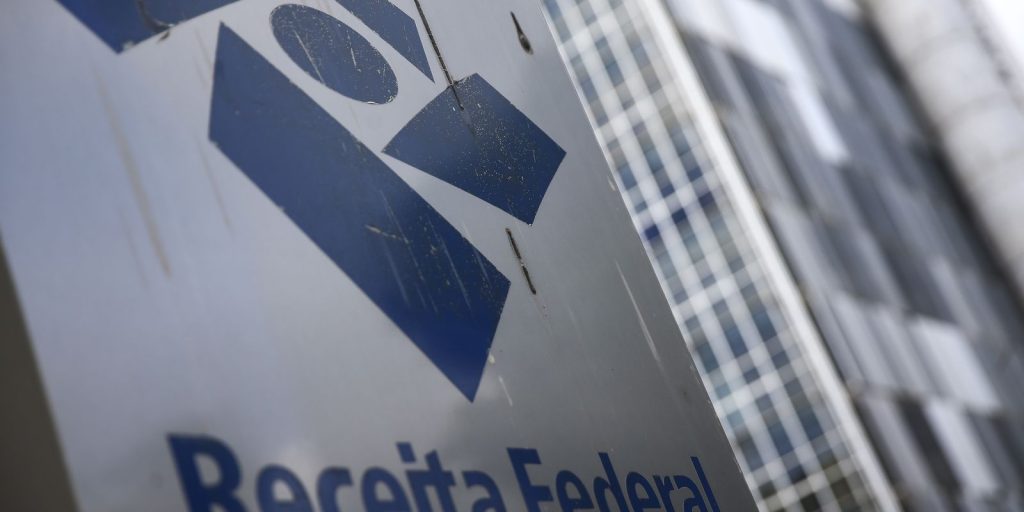 Receita adia implementação de tributos da reforma nos documentos fiscais