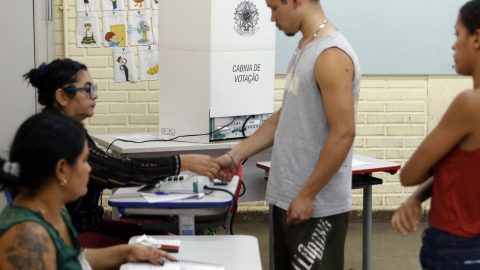 Eleitorado jovem encolhe 22% em 16 anos com envelhecimento do Brasil