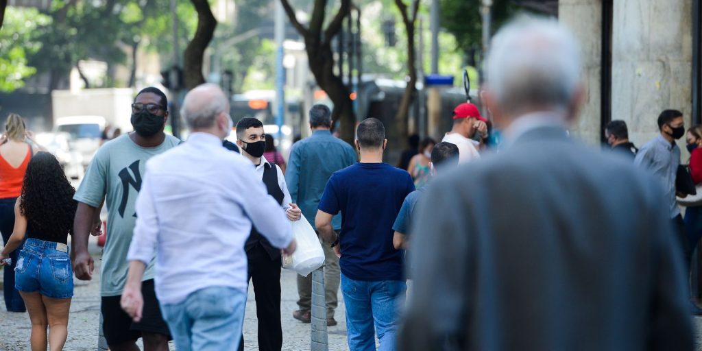 Maioria dos brasileiros vê crença em Deus como requisito para candidato