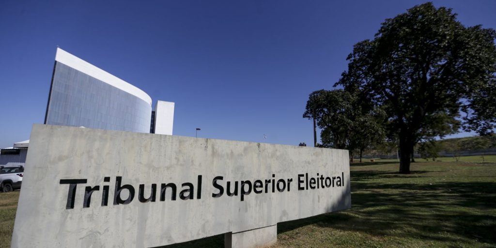 TSE cria conselho para frear IA e fake news nas eleições