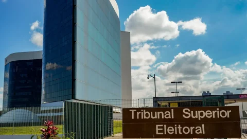 TSE abre portas para diplomatas conhecer sistema de votação eletrônico
