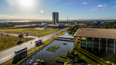 Brasil retira embaixador de Buenos Aires após ataques de Milei