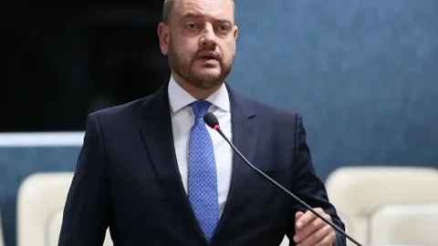 Rio corta mais de 6 mil cargos e projeta economia de R$ 221 milhões