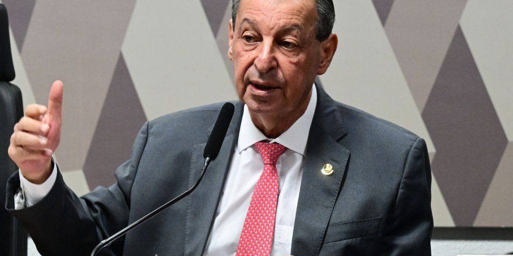 Oposição fracassa em tentativa de preservar escala 6×1 na CCJ