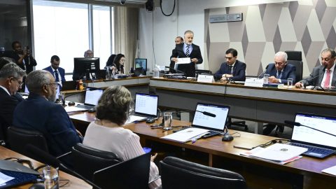 Senado avança com votação que encerra escala 6×1