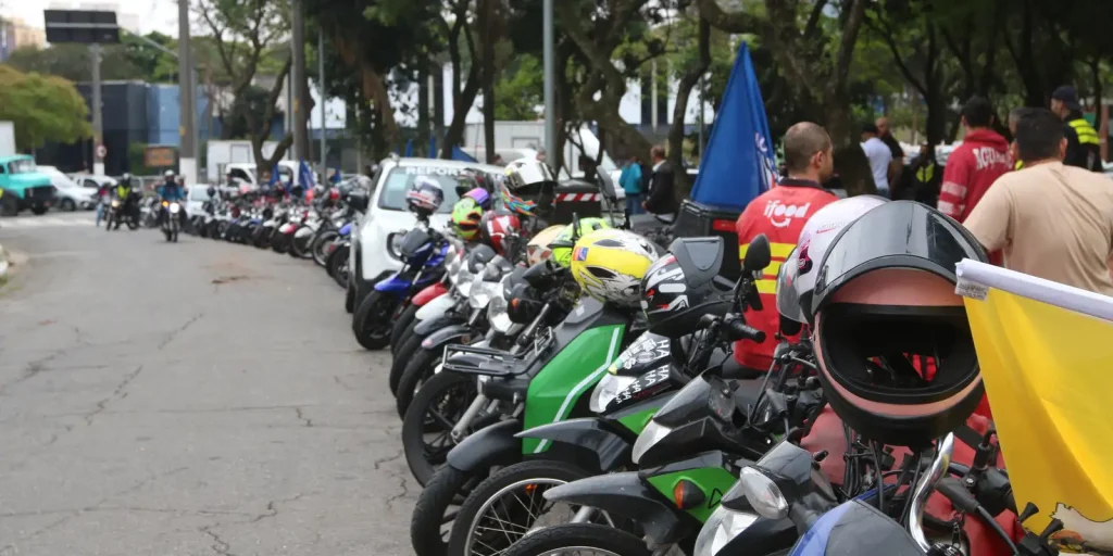 Maioria dos entregadores em app segue sem proteção previdenciária