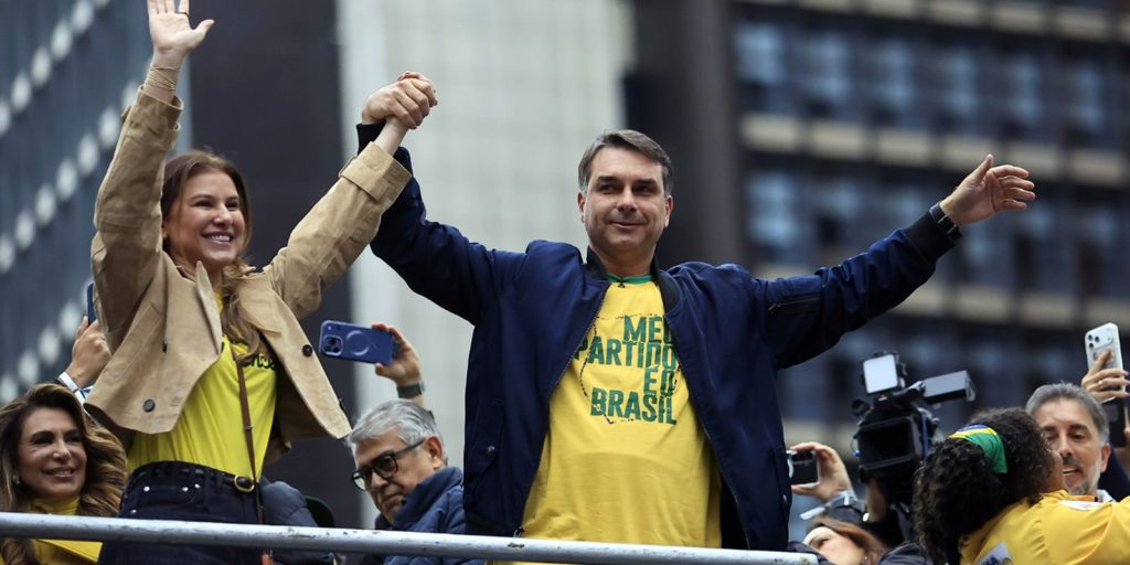 Flávio Bolsonaro lança plano com austeridade e linha dura na segurança