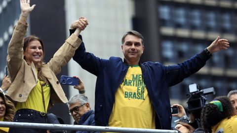 Flávio Bolsonaro lança plano com austeridade e linha dura na segurança