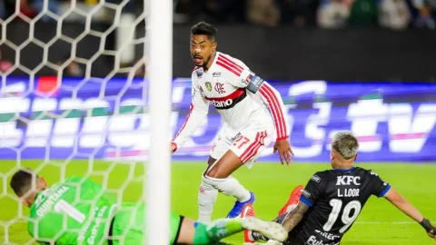 Flamengo vence Del Valle na altitude e se aproxima das semis