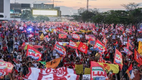 Estudantes ocupam Esplanada em mobilização pela reeleição de Lula