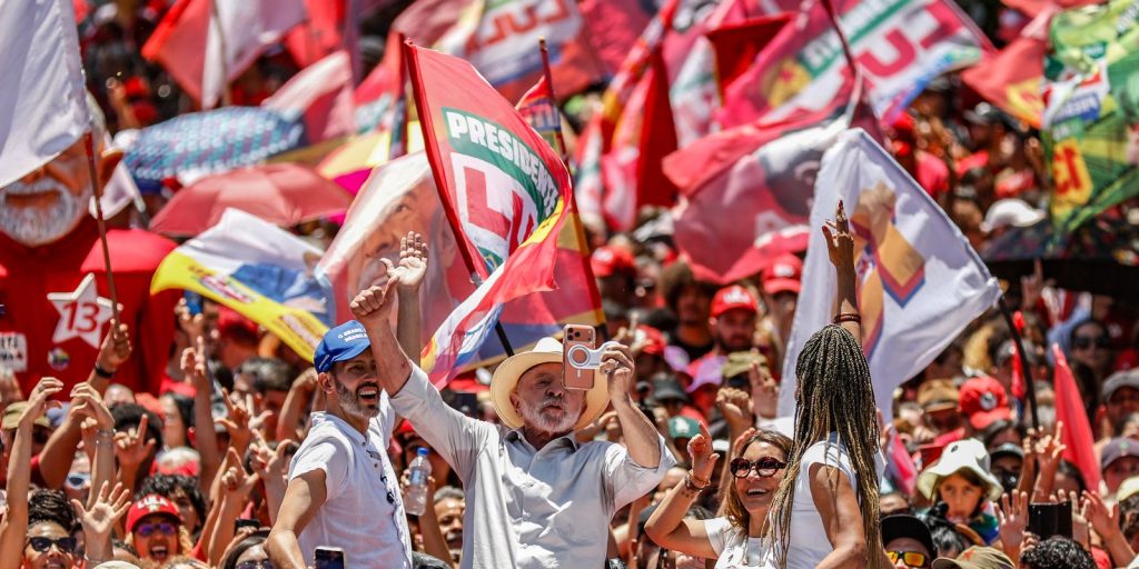 Lula critica adversários e defende redução da jornada 6×1