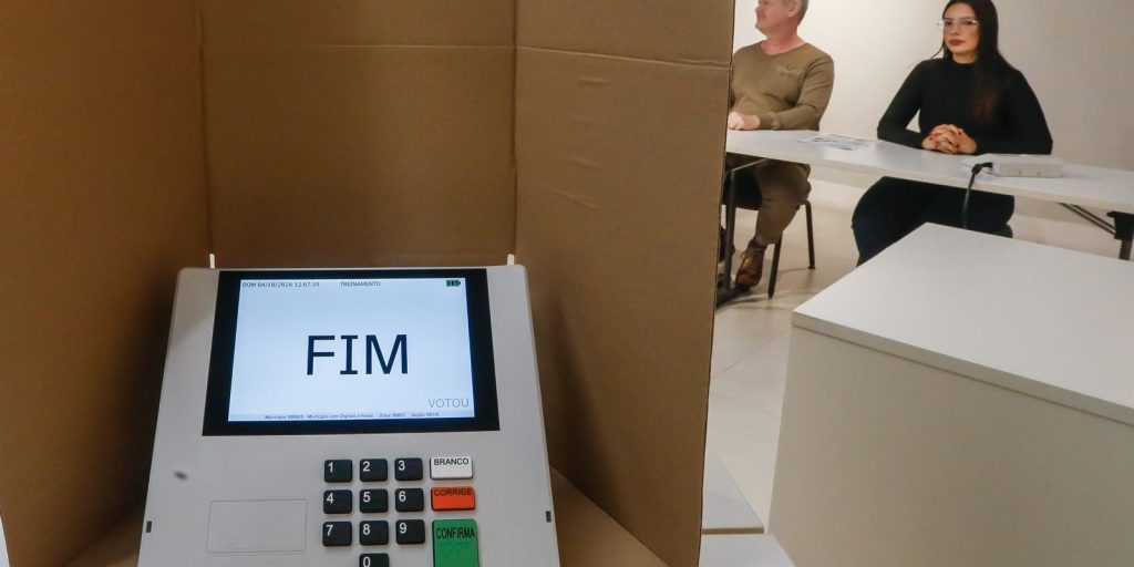 Justiça Eleitoral endurece regras contra aparelhos na votação