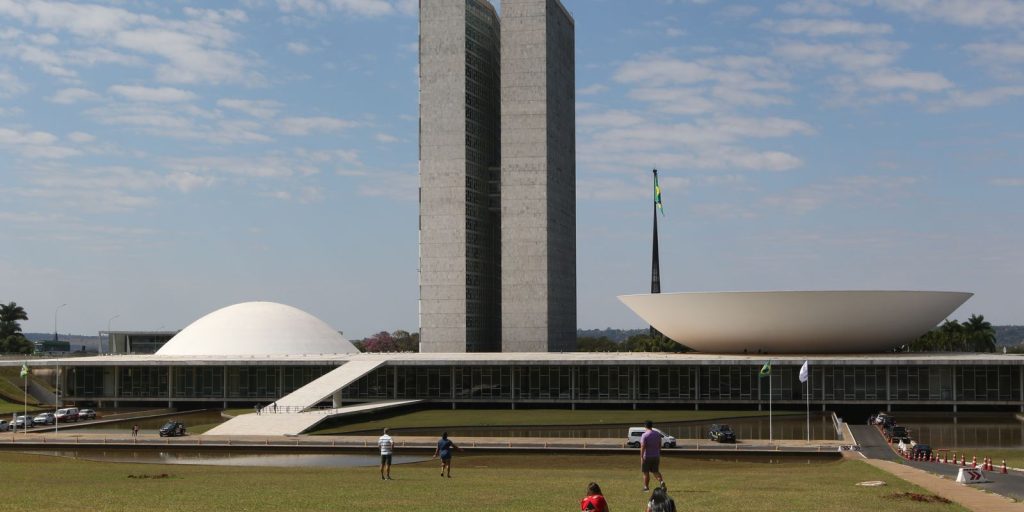 Senado pode votar PEC da escala 5×2 já amanhã com calendário acelerado
